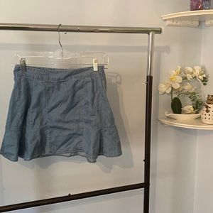 Light denim mini skirt with fitted waist and flounce skirt